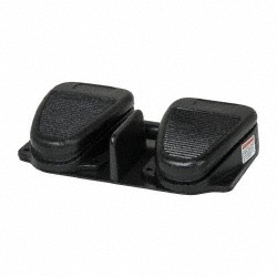 LINEMASTER 2 Treadles, 20 Amp, 1 hp, Momentary (MO), SPDT, Electric Foot Switch TWIN 632-S
