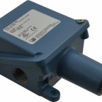 UNITED ELECTRIC CONTROLS General Purpose Diaphragm Pressure Switch: 15 psi to 300 psi, 1/2" NPTF Thread H100-192