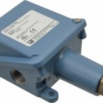 UNITED ELECTRIC CONTROLS General Purpose Diaphragm Pressure Switch: 3 psi to 100 psi, 1/4" NPTF Thread H100-702